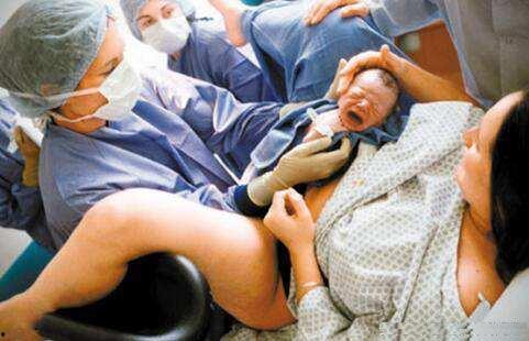 韩国产妇在水里顺产视频,韩国产妇顺产瞬间感动全网