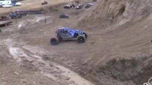 国产越野爬坡车视频直播,挑战极限！国产越野爬坡车直播展现卓越性能