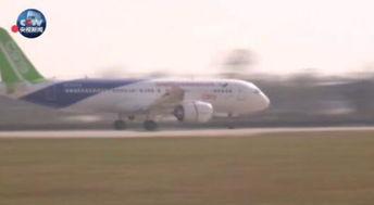 国产飞机低空试飞视频,翱翔蓝天，见证中国航空新里程